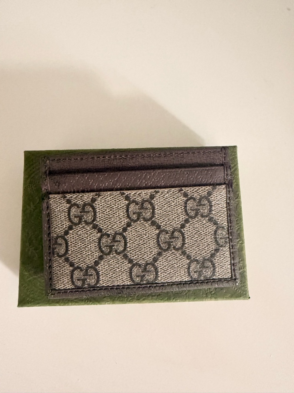 Gucci Brown GG Supreme Card Holder with Green & Red Web and Gold Logo - Picture 2 of 2